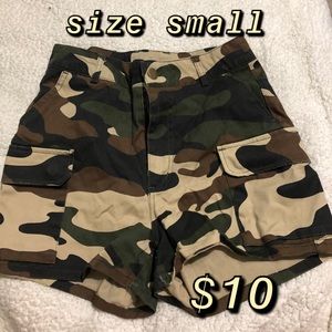 camp shorts comes with a black belt